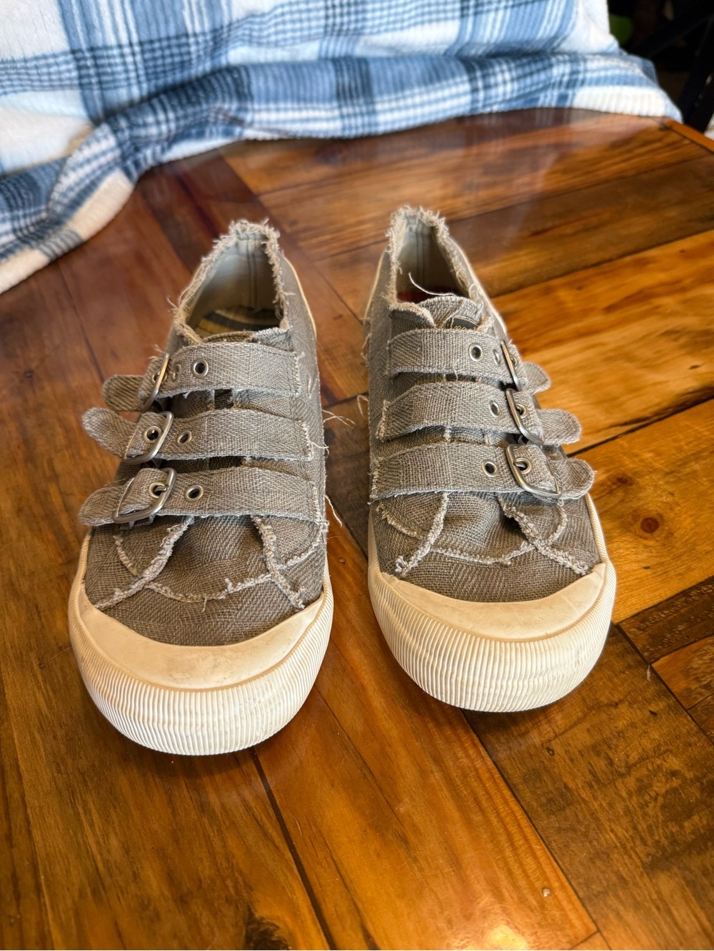 Rocket Dog Frayed Canvas Strap Sneakers in Grey